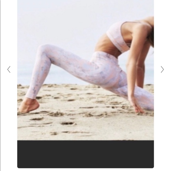 ALO Yoga Peach Snakeskin Airbrush Legging: Size XS - Picture 3 of 7